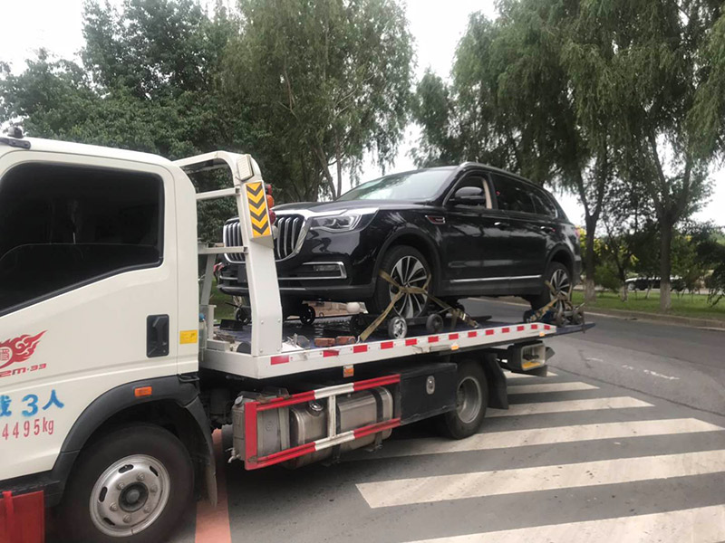 散熱器泄漏導(dǎo)致發(fā)動機(jī)過熱時的拖車救援步驟